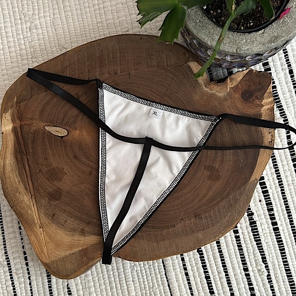 Thong - Picture 3 of 4